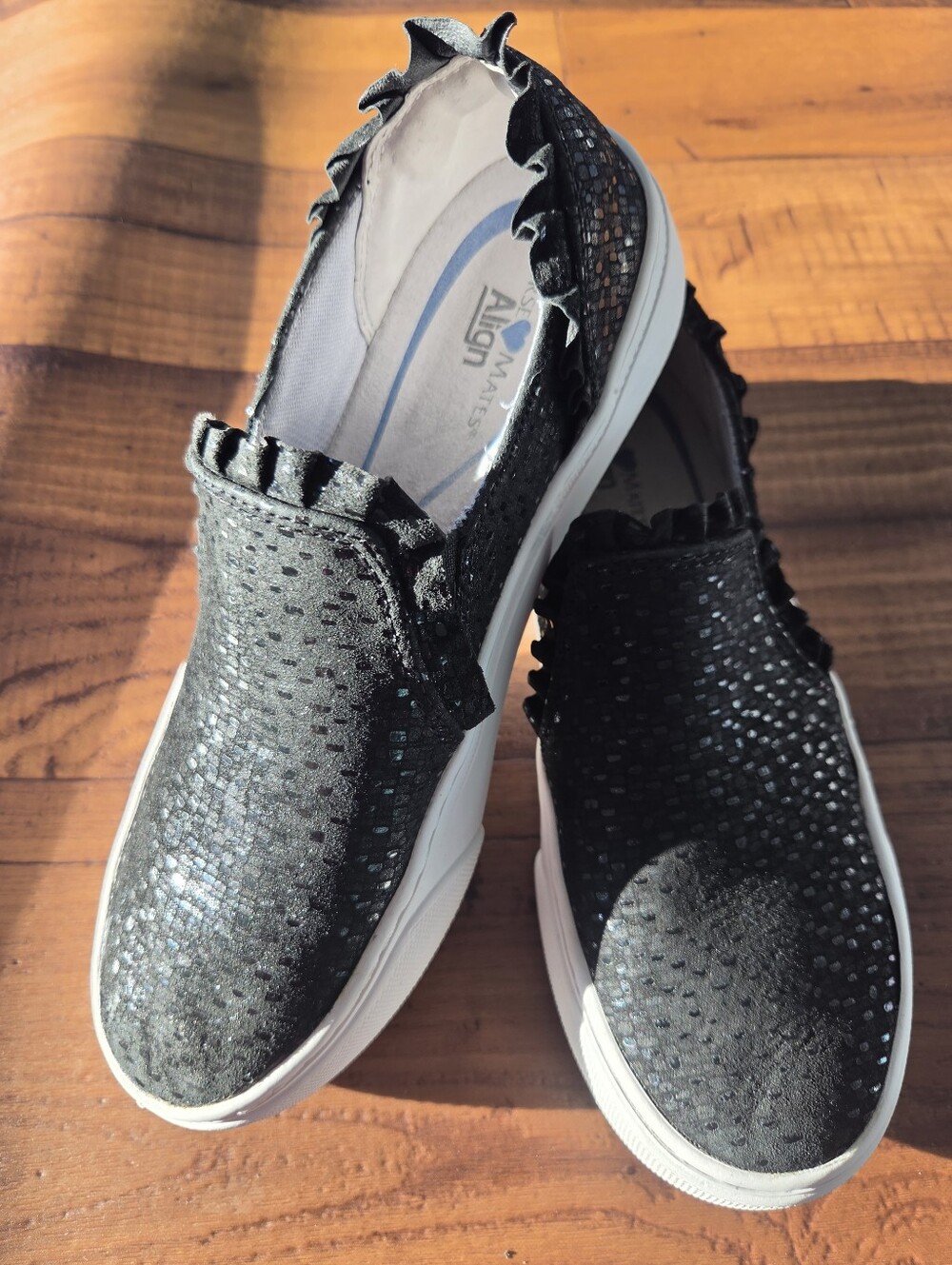 Nursemates Black Slip-On Women's Sneakers with Ruffle Trim. Sz 6M